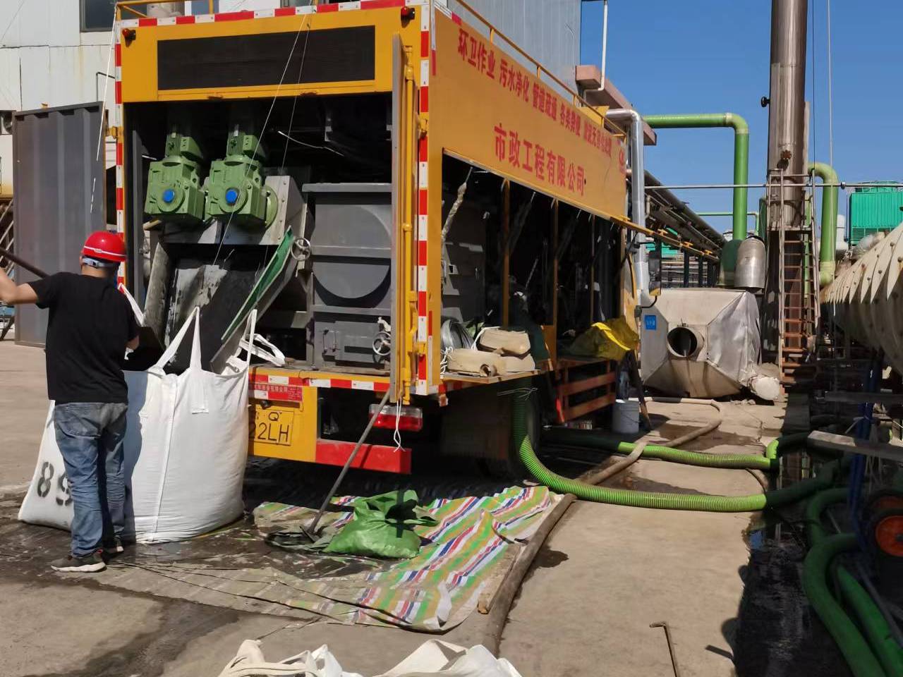 清城淤泥压干处理